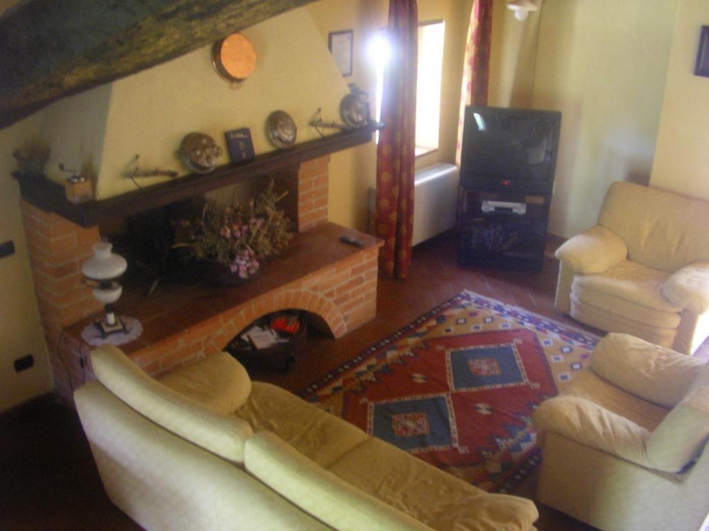 Agriturismo Il Mulino Delle Pile Киусдино Екстериор снимка