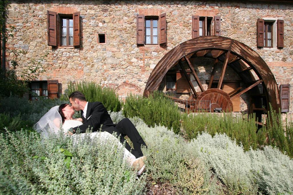 Agriturismo Il Mulino Delle Pile Киусдино Екстериор снимка