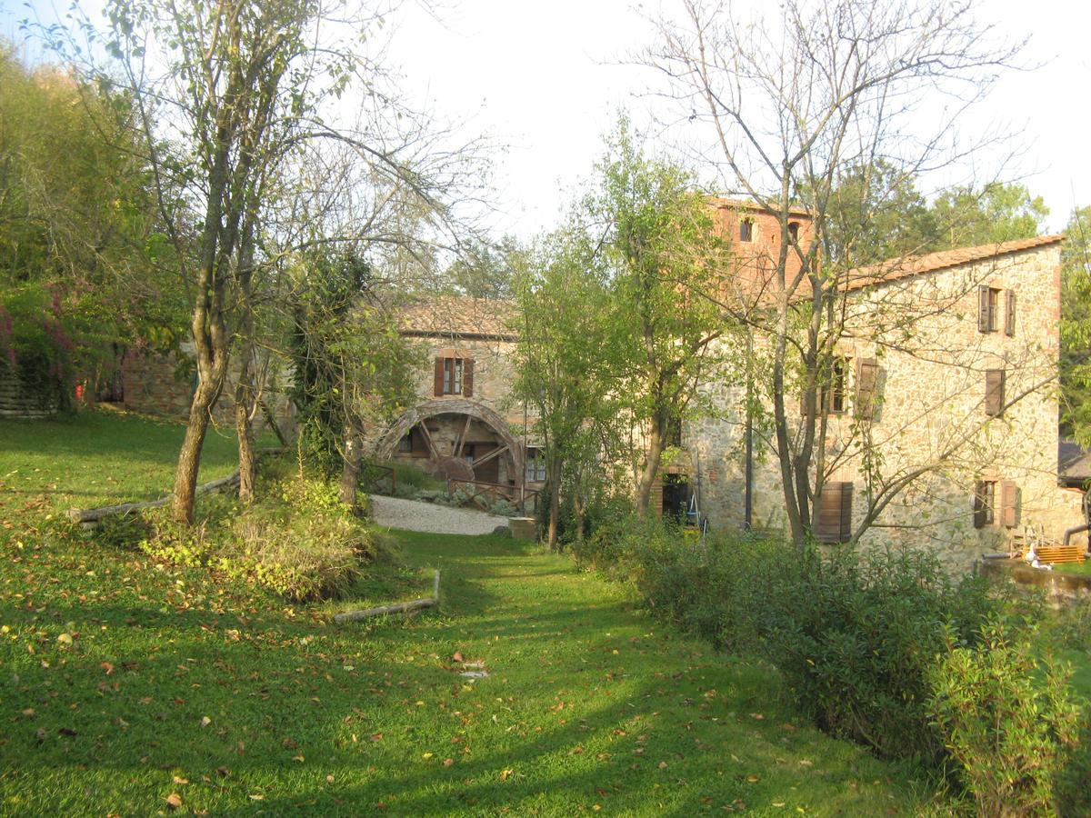 Agriturismo Il Mulino Delle Pile Киусдино Екстериор снимка